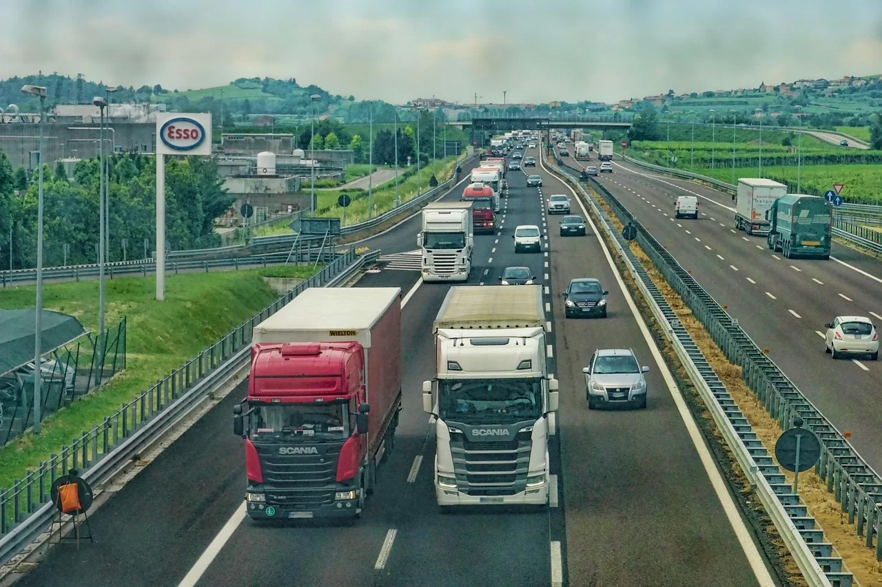 Księgowość dla firmy transportowej — jak zoptymalizować koszty i podatki